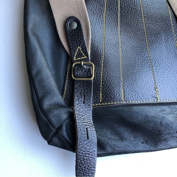 VINTAGE dark brown distressed leather backpack - Picture 13 of 17